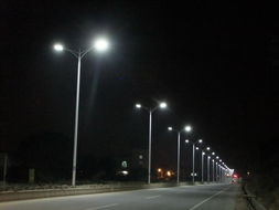 路灯下的城市脉络